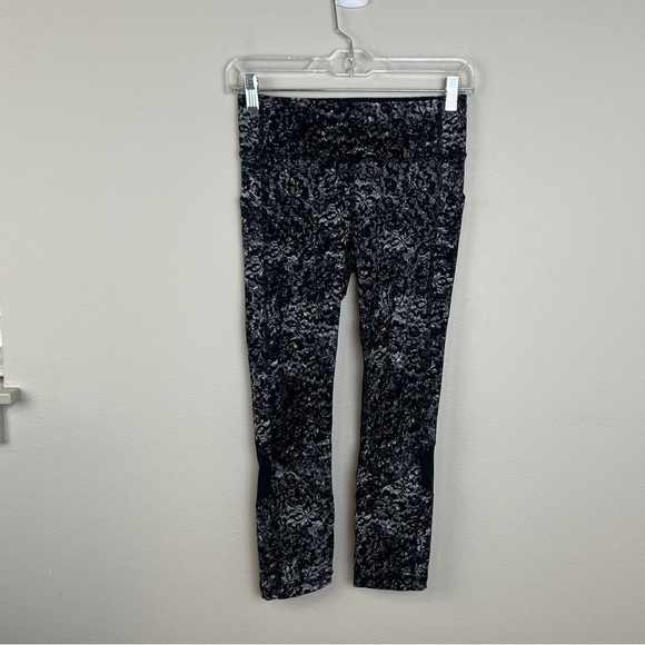 Lululemon Pace Rival Crop 22” Leggings Achromatize Ice Grey Black - Picture 2 of 5